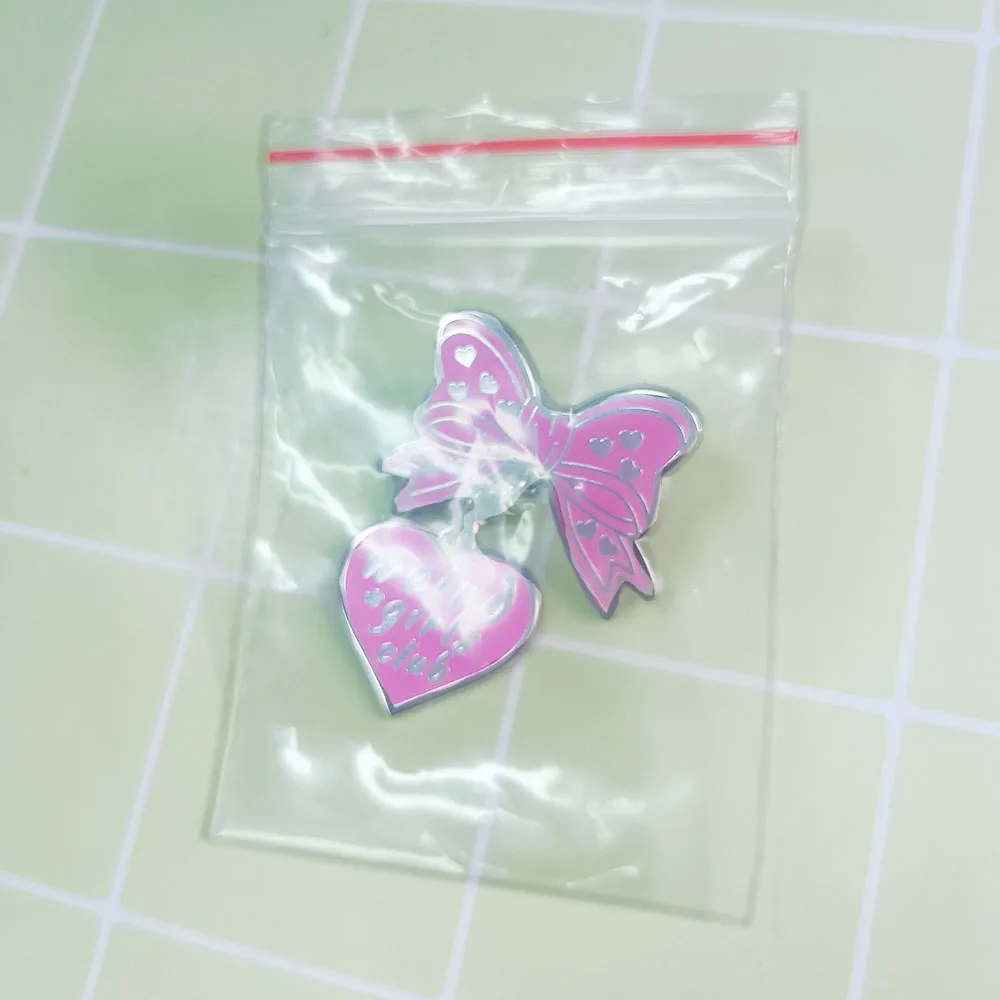 Rosa Schleifenbrosche Weird Girls Club Herzanhänger Abzeichen Kleidung Tasche Anstecknadel Accessoires Niedliche Einzigartige Geschenke – Detail 13