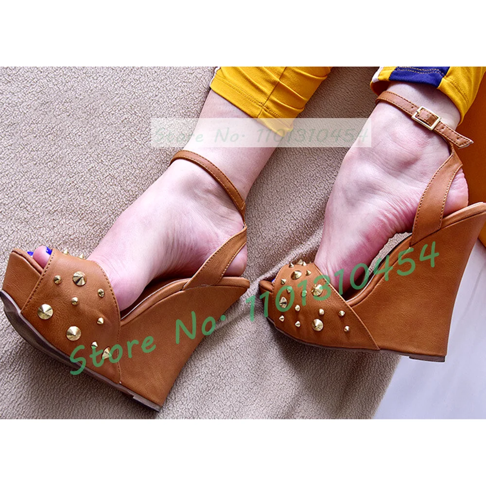 

Peep Toe Suede Wedge Sandals With Rivets Decor Women Chunky Heels Platform Sandals Ladies Sexy Studded Summer Party Brown Shoes