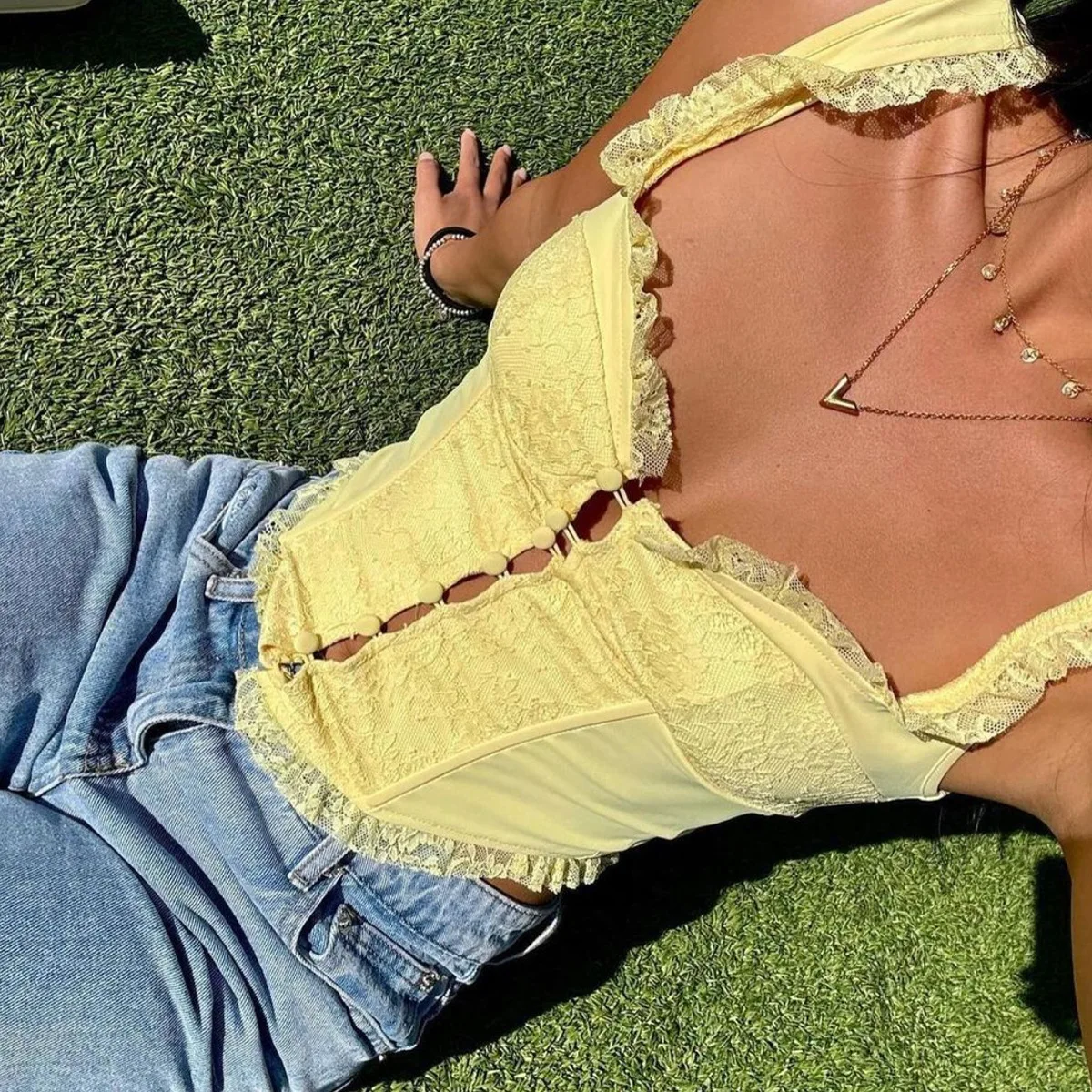 

2026 New Lace Ruffle Edge Splicing Temperament Versatile Suspender Fishbone Waist Vest