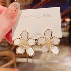 Corea nuovo design gioielli di moda esagerati orecchini di fiori di zirconi acrilici bianchi eleganti accessori per feste di nozze da donna