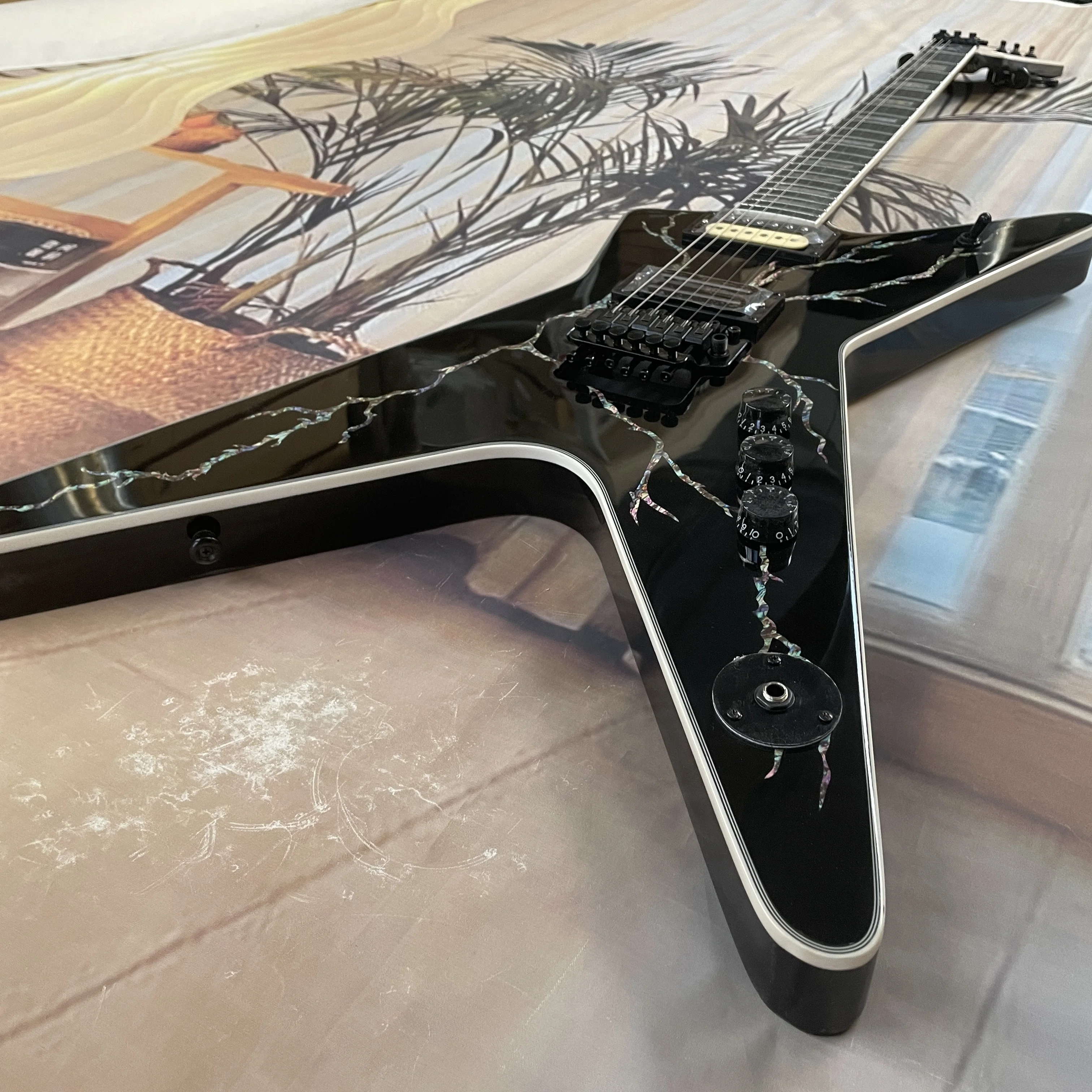 6-string black lightningshaped electric guitar with high-gain ickups double-locking systemguitars,suitable for beginnersguitarra view 4