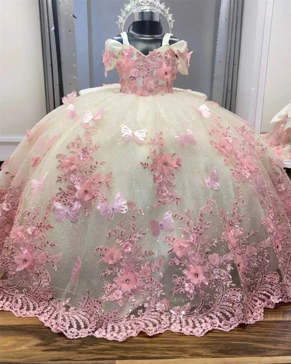 Custom Flower Girl Dress for Wedding First Christmas Party with 3D Floral Appliques Butterfly Decor Oversized Back Bow and Long