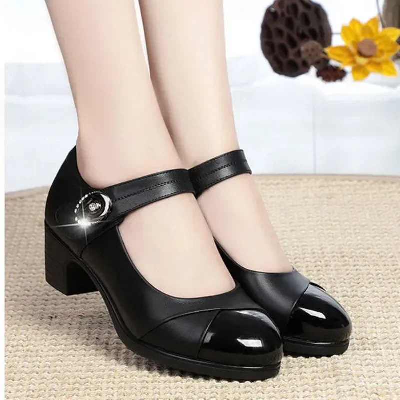 Light Weight Round Toe Black PU Bombas de couro para mulheres, Salto quadrado, Sapatos de dança clássicos, Senhora do escritório