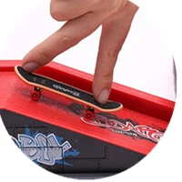 【BBS】1 Set Mini Fingertip Skateboard Kit Children Finger Sports Toys Finger Skateboard Game Park Site Step Ramp Scene Props Gift