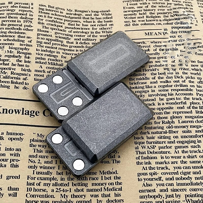 1PC Titanium Alloy EDC Outdoor Square Tools Rotor Push-Papa Magnetic Decompression Push Card Toys Gift