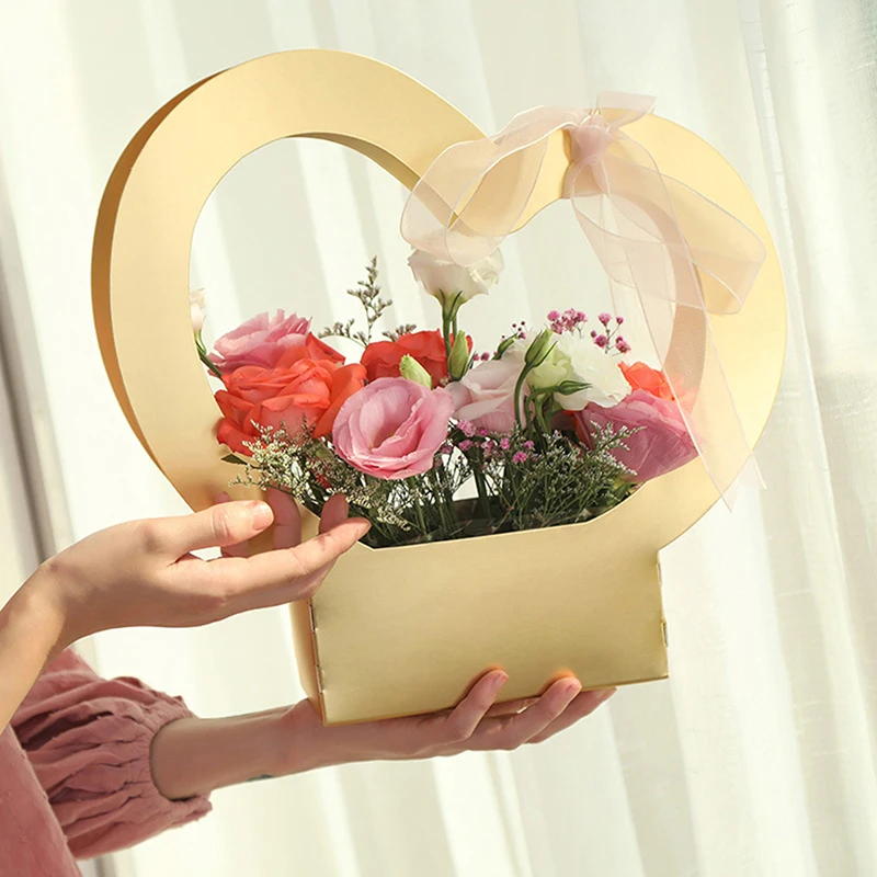 Cajas de flores portátiles con forma de corazón para mujer, caja de papel de embalaje romántico, cesta de regalo, bolsas de papel Kraft, cesta de flores de amor