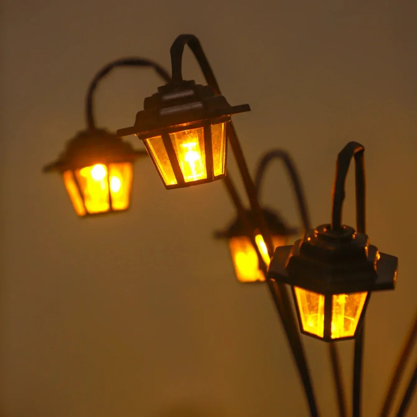 Retro Lantern Decorative Light Solar-powered 6 LED Retro Street Lamp Shaped Decorative Light Suitable for Garden Courtyard image 4