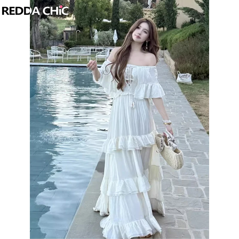 เดรสยาวทรงเอไลน์สำหรับผู้หญิง ReddaChic รุ่นฤดูร้อน ผ้าพลิ้ว ไหล่เฉียง แต่งลูกไม้ฉลุลาย ระบายหลายชั้น สไตล์ลำลอง โบฮีเมียน เหมาะสำหรับใส่ไปชายหาด