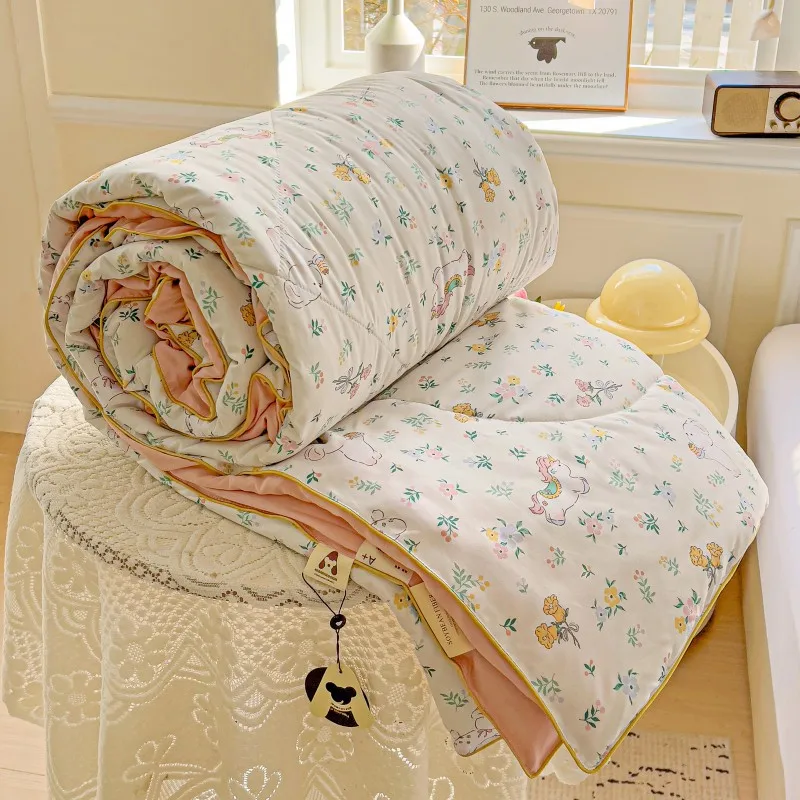 Cotton Gauze Summer Air-conditioning Quilt Cute Bear Print Soft Comforter Breathable Machine Washable Lightweight Thin Quilt
