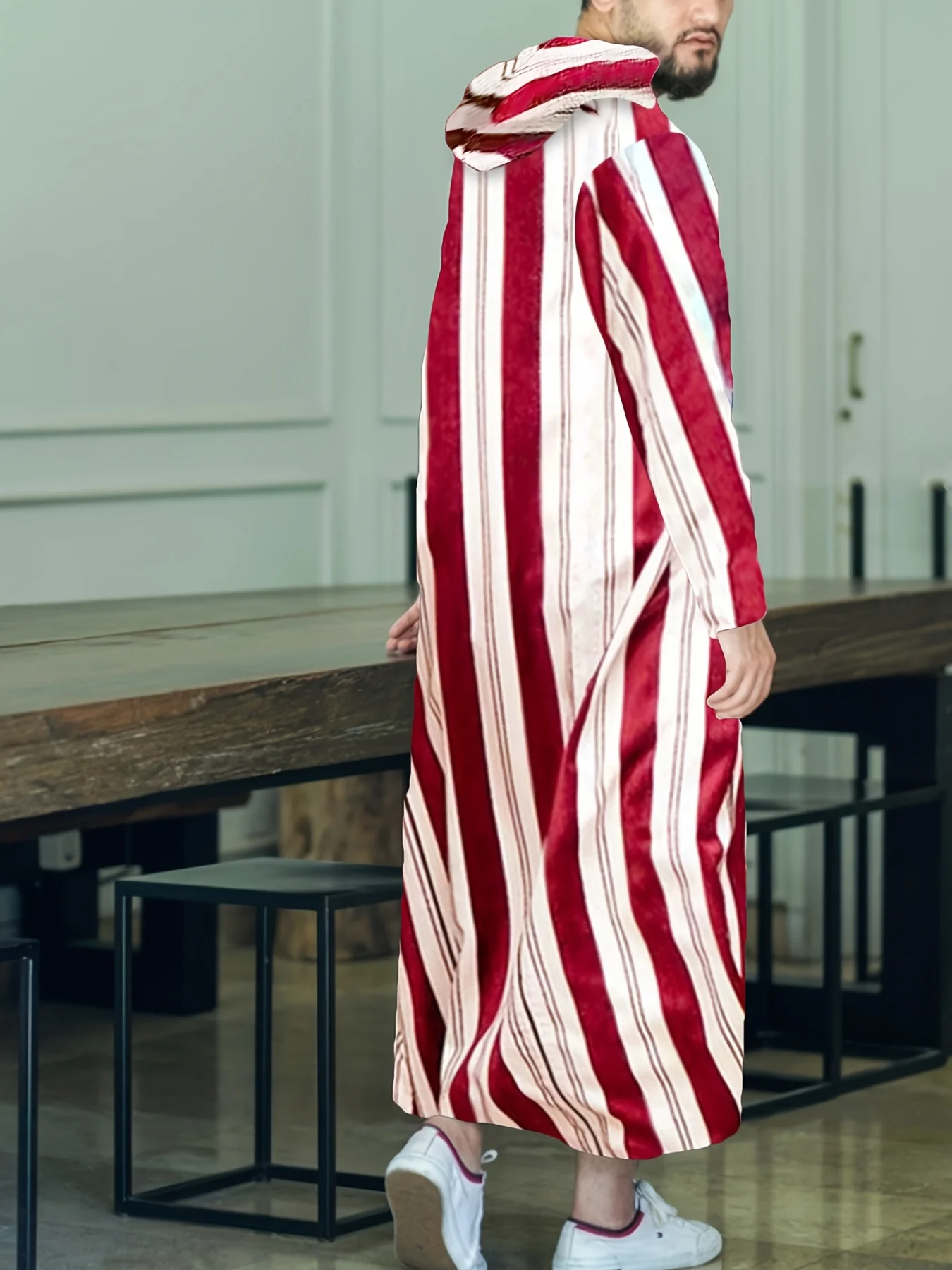 Przez Bliski Wschód w ciągu jednej sekundy! Garnitur z okrągłym dekoltem odblokowuje tajemniczy egzotyczny wygląd