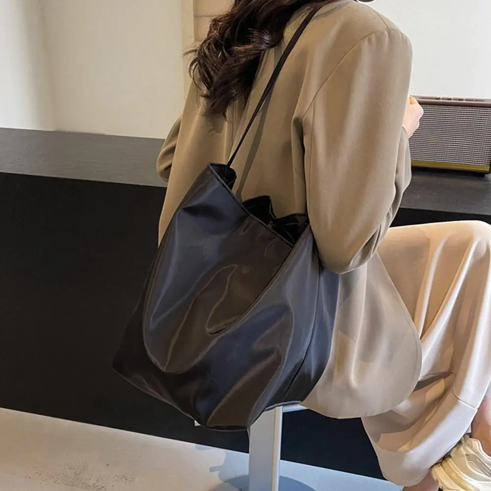 Neu eingetroffene große Nylon-Umhängetasche für Damen, minimalistischer, lässiger Stil, Vintage-Einkaufstasche mit Kordelzug und Schnalle – Detail 21