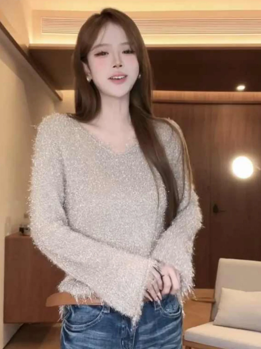 

Модный корейский вязаный свитер: универсальный, стильный, повседневный, свободного кроя, с длинными рукавами, V-образным вырезом, блестящий, зимняя новинка