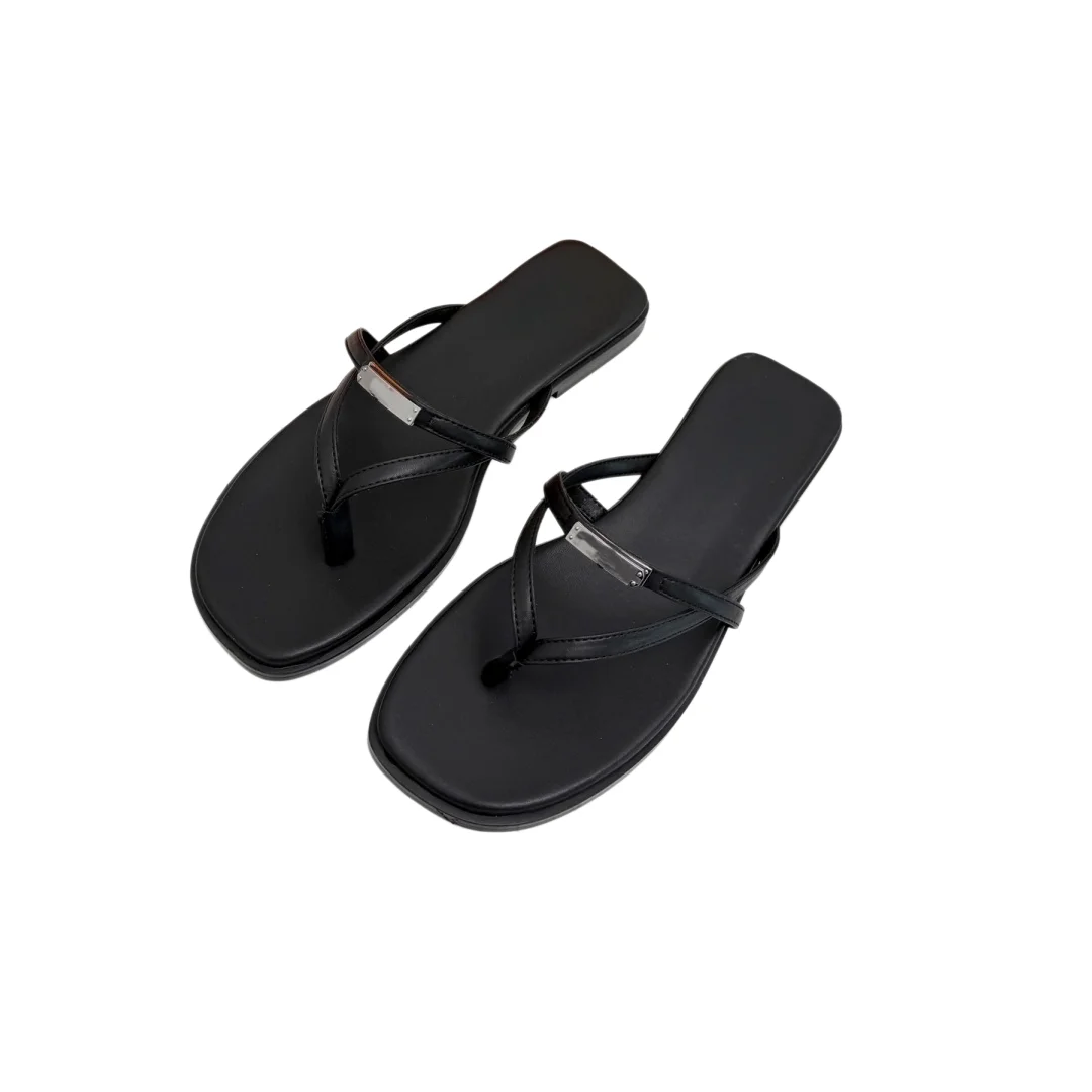 

26ss Designer buckle flip-flops - classic versatile flat slippers for women outdoor strap-on sandals