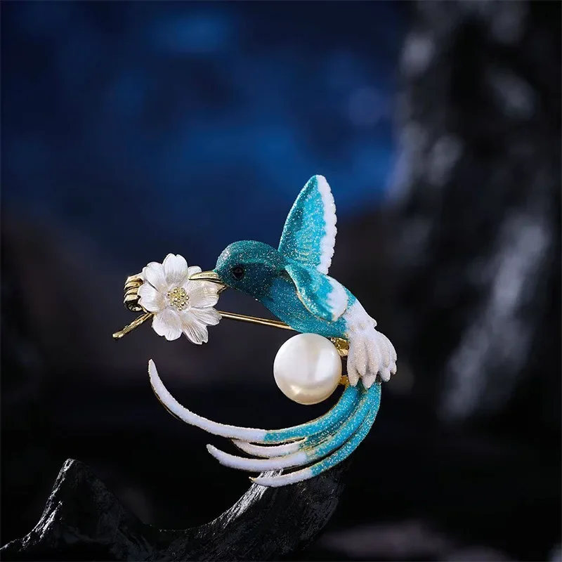 2025 Spilla di fascia alta con uccello retrò, perla d'acqua dolce naturale, elegante spilla accessorio cheongsam