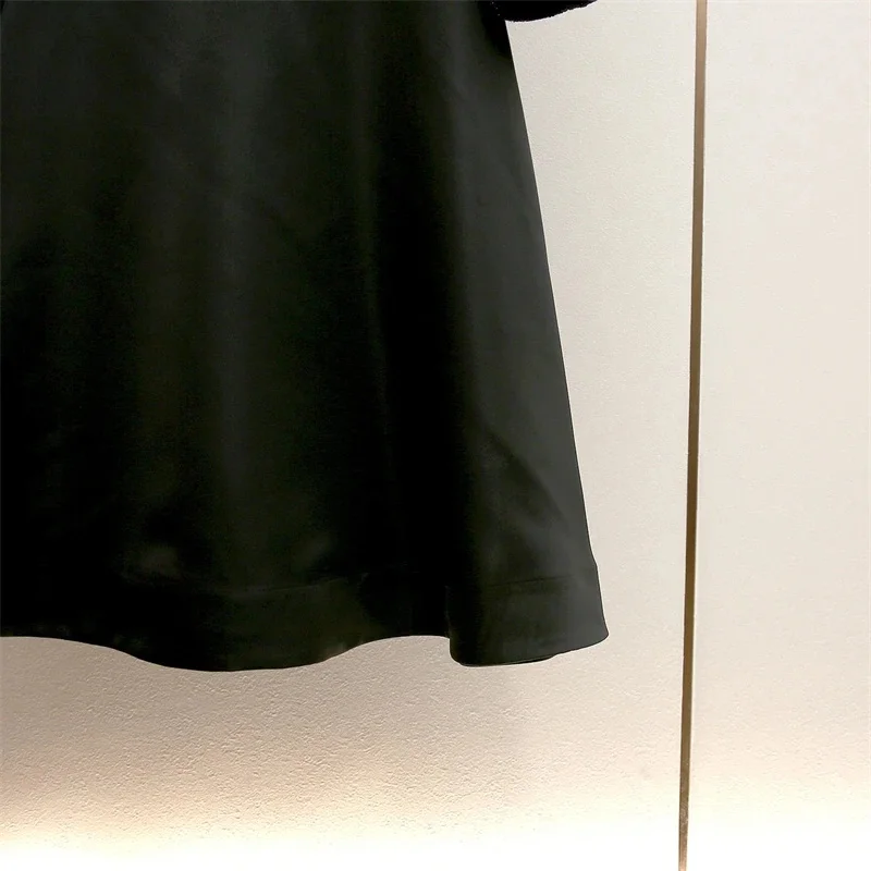 ハイウエストのAラインボタンワンピース、ウエストを絞るエレガントな仕立てのシルエット、女性用、秋冬オフィスパーティーシック