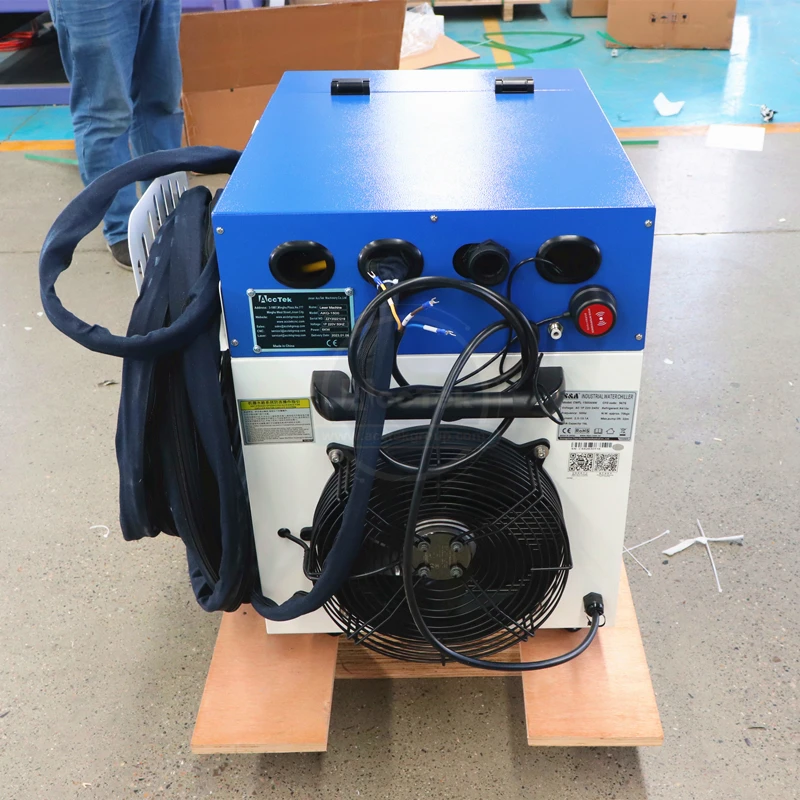 2024 Mini Fiber Laser Rust Removal Machine 2000w Lazer Cleaning Machine Business Machinery for Car chassis metal sheet clean