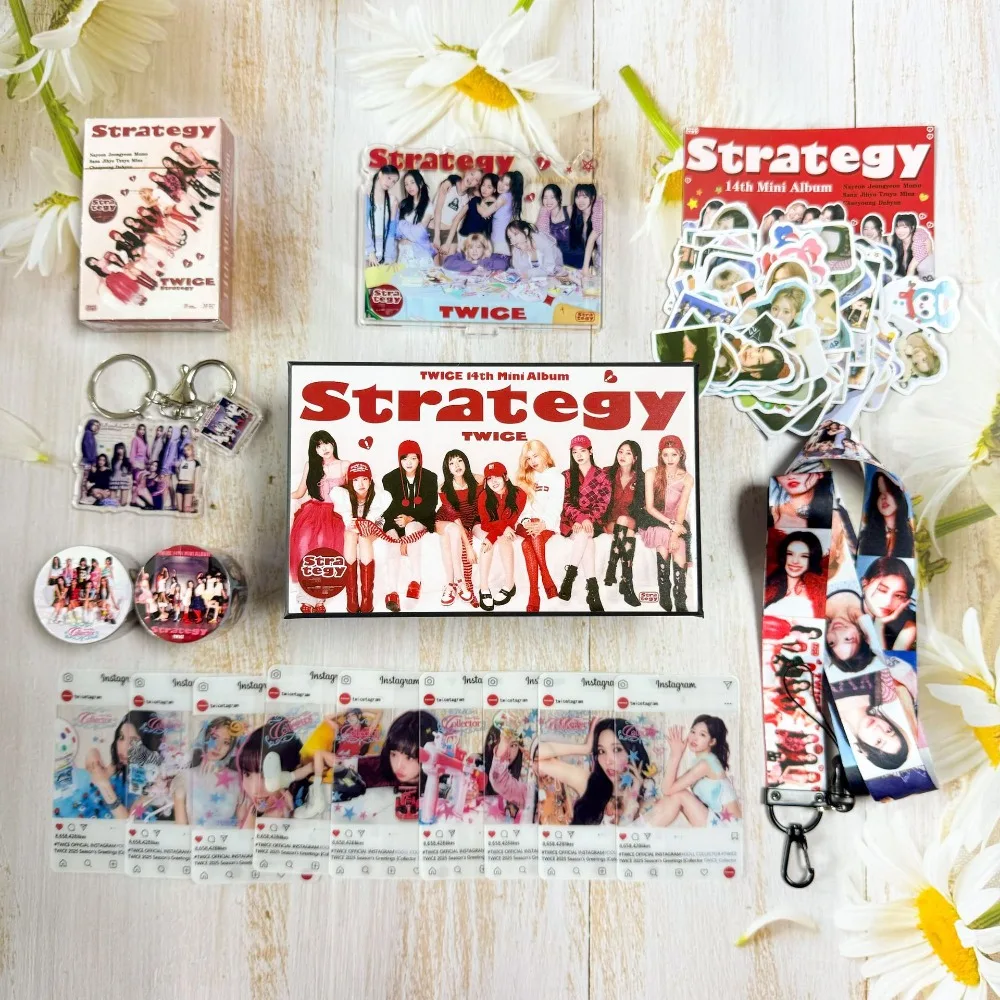 KPOP grupo ídolo coreano dos veces llavero de moda pegatina caja de regalo nuevo álbum personajes STRATEGY fotos Lomo tarjeta llaveros llavero