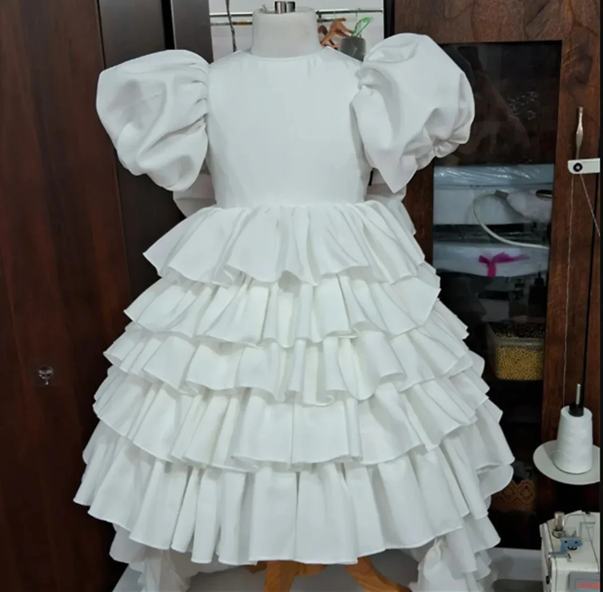 Abito da ragazza di fiore elegante con fiocco da principessa plissettato Sweep Train Abito da prima comunione con fiocco formale da sposa per ragazza Nuovo personalizzato