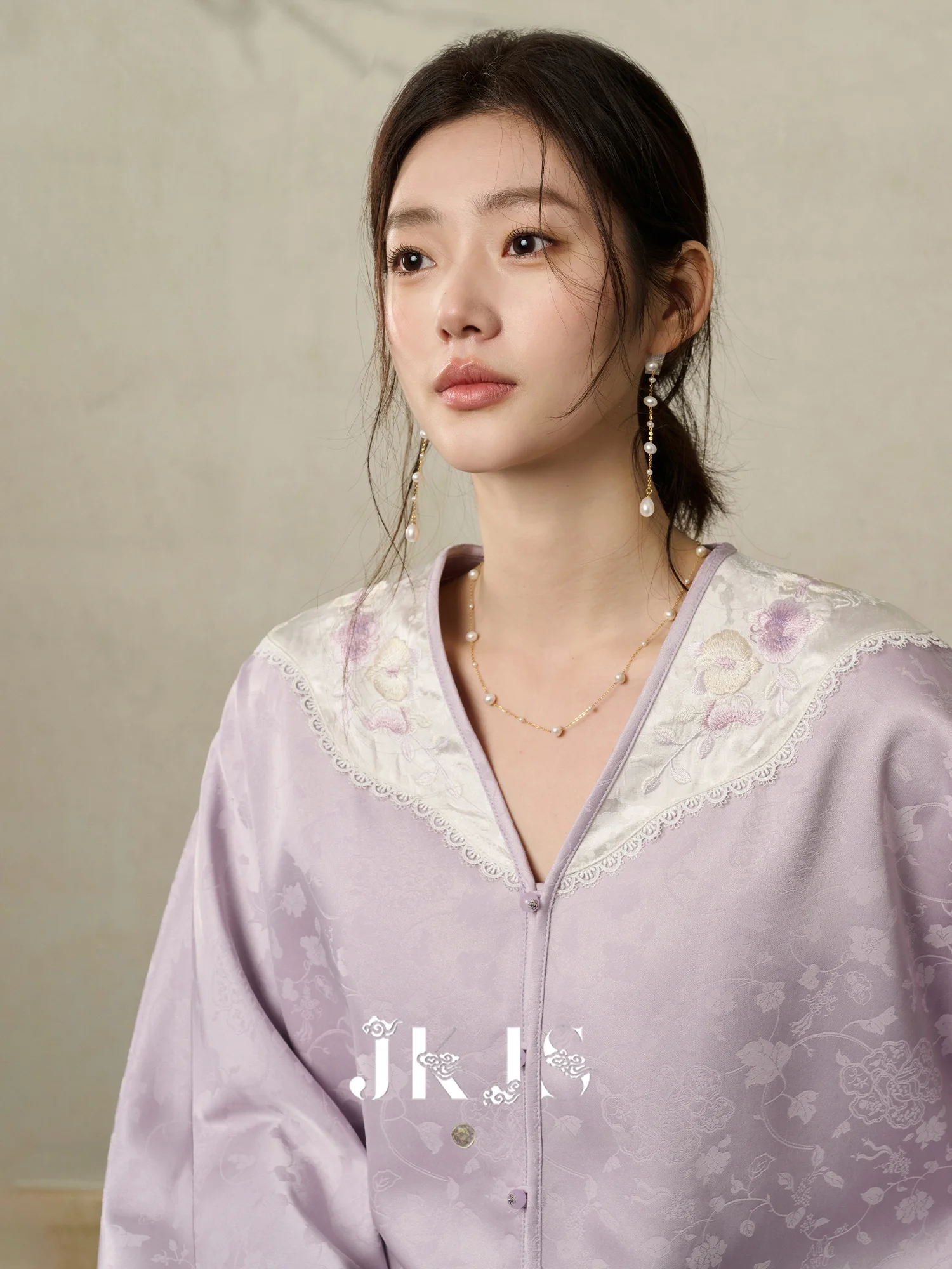 

Новое китайское модное весеннее пальто с V-образным вырезом, из полиэфирного волокна, с длинными рукавами и цветочным узором, для женщин