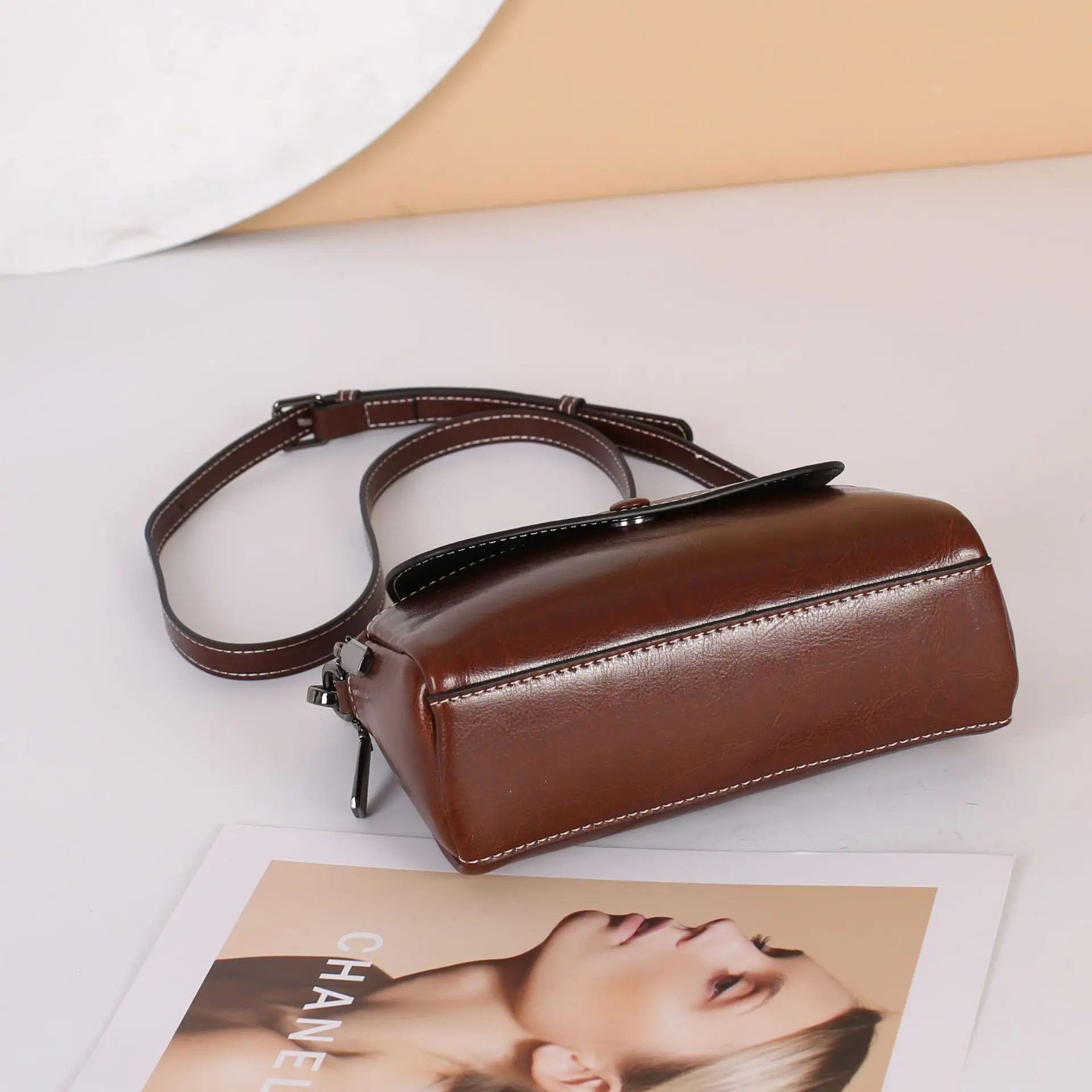 Genuine Leather Women's Mini Crossbody Bag y2k Womens Natural Leather Messenger Satchel Cross Shell Bags for Ladies Cell Phone
