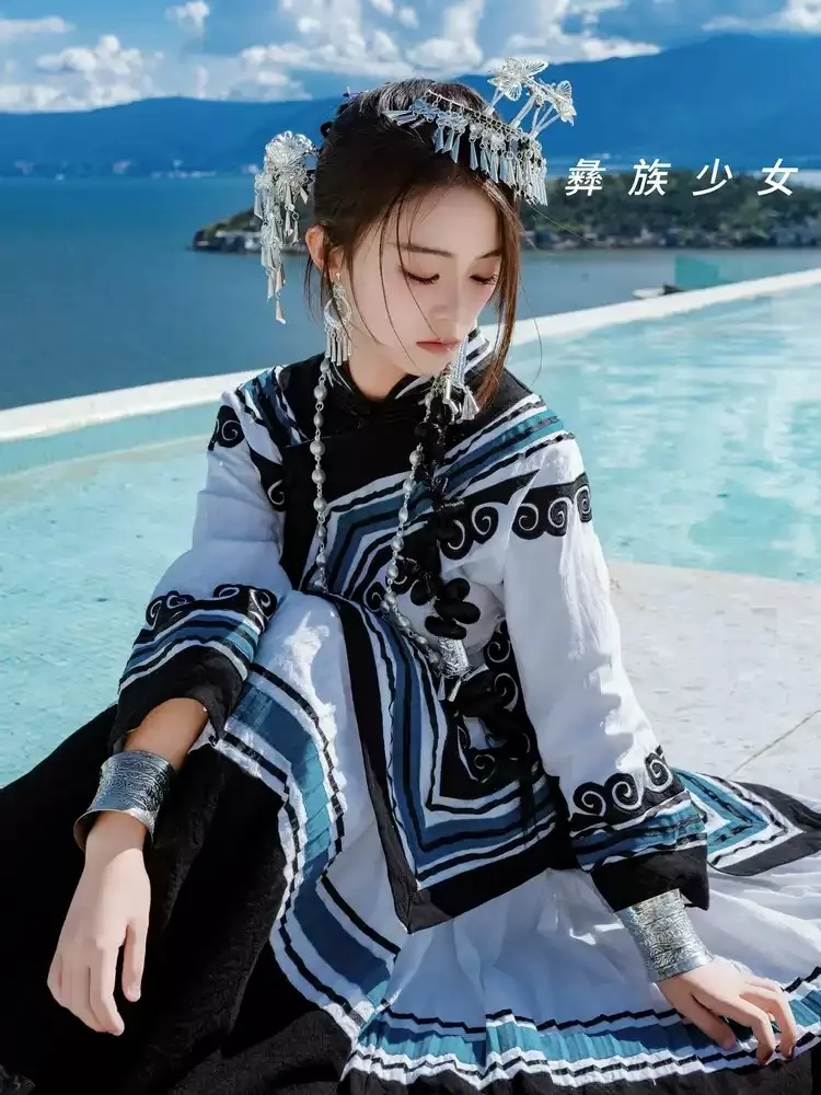 Stroje etniczne damskie bluzki ze stójką plisowane spódnice fotografie podróżnicze i sesje zdjęciowe odzież egzotyczna