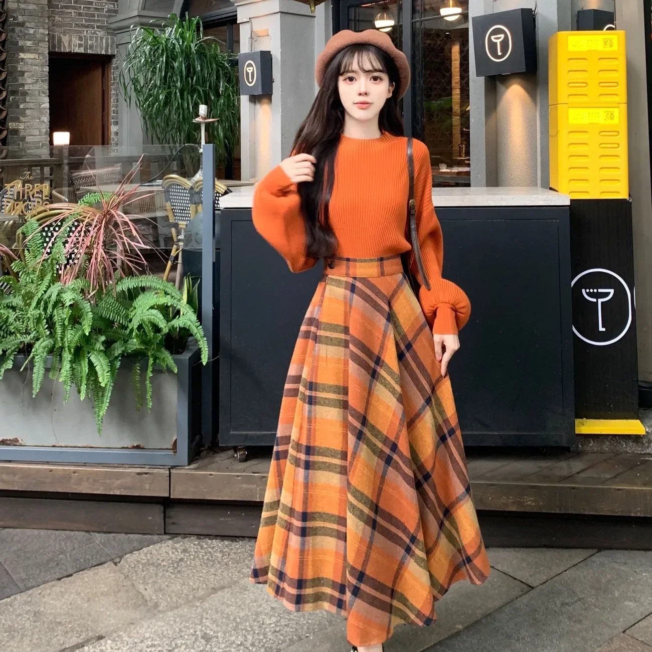 

Весна и осень 2024, шикарный вязаный свитер во французском стиле ретро с высокой талией, шерстяная клетчатая юбка, комплект из двух предметов