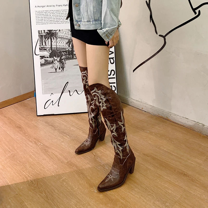 Nuovi stivali da Cowboy donna stivali Western a punta per donna Vintage ricama moda Botas Mujer tacchi alti scarpe invernali donna