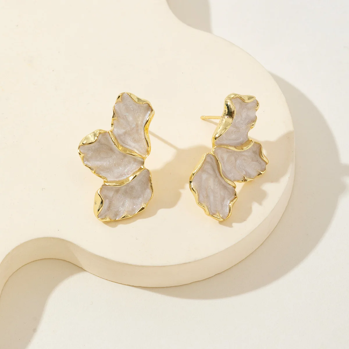 Metal Flower Cream Epoxy Earring Stud Earrings Heavy Design Statement Earrings Women Fashion Gold Color Plating Irregular Post