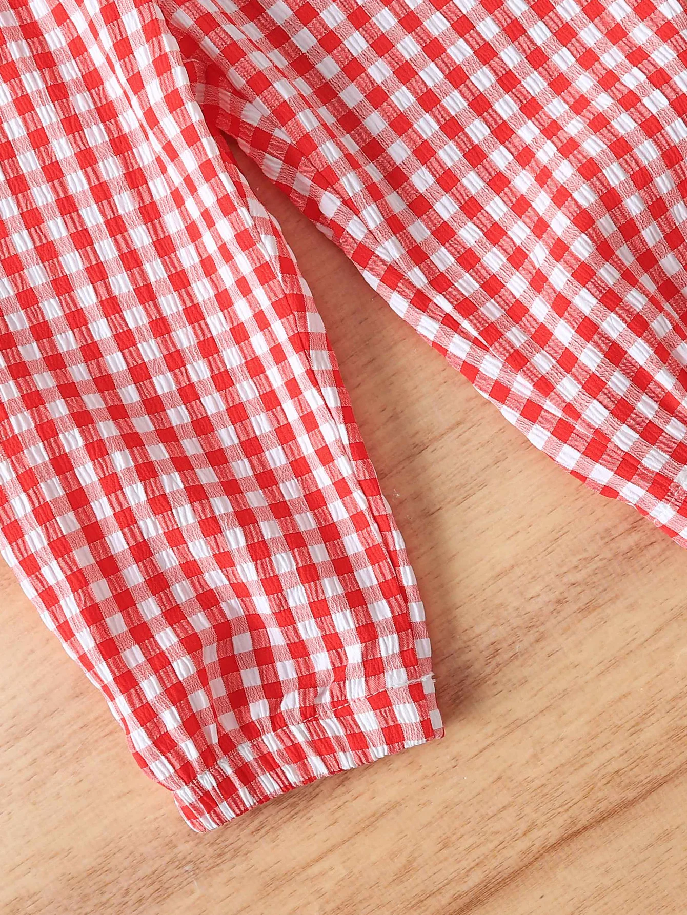 2-teiliges Herbst-/Winter-Outfit für Kleinkinder, Mädchen, 1–3 Jahre: Weißes Oberteil mit langen Ärmeln und roter Schleife + rote und weiße Karohose, süß und niedlich. – Detail 6