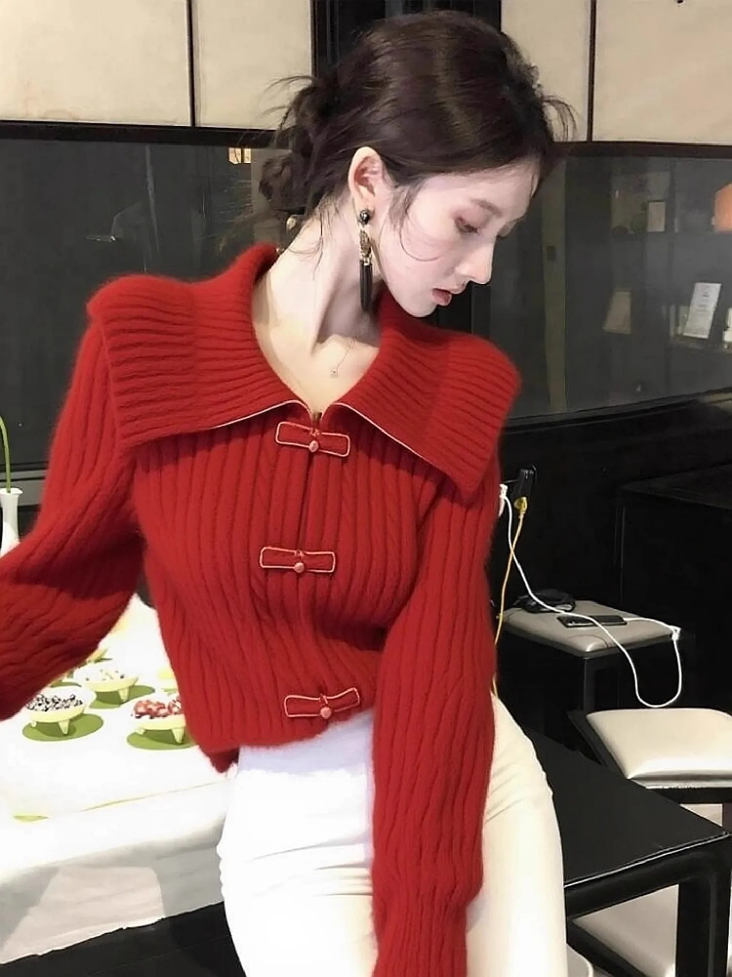 

Красный вязаный кардиган женский осенне-зимний модный уникальный красивый свитер с отложным воротником в китайском стиле, мягкий, средней толщины