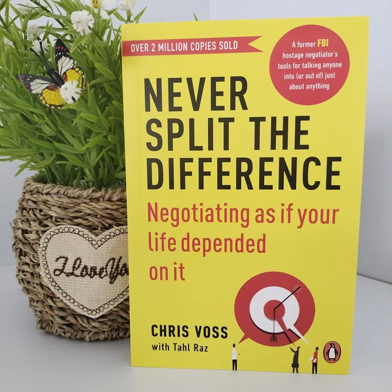 

Английская версия Never Split The Difference Strong Negotiation Chris Voss Английские книги Livros Libros