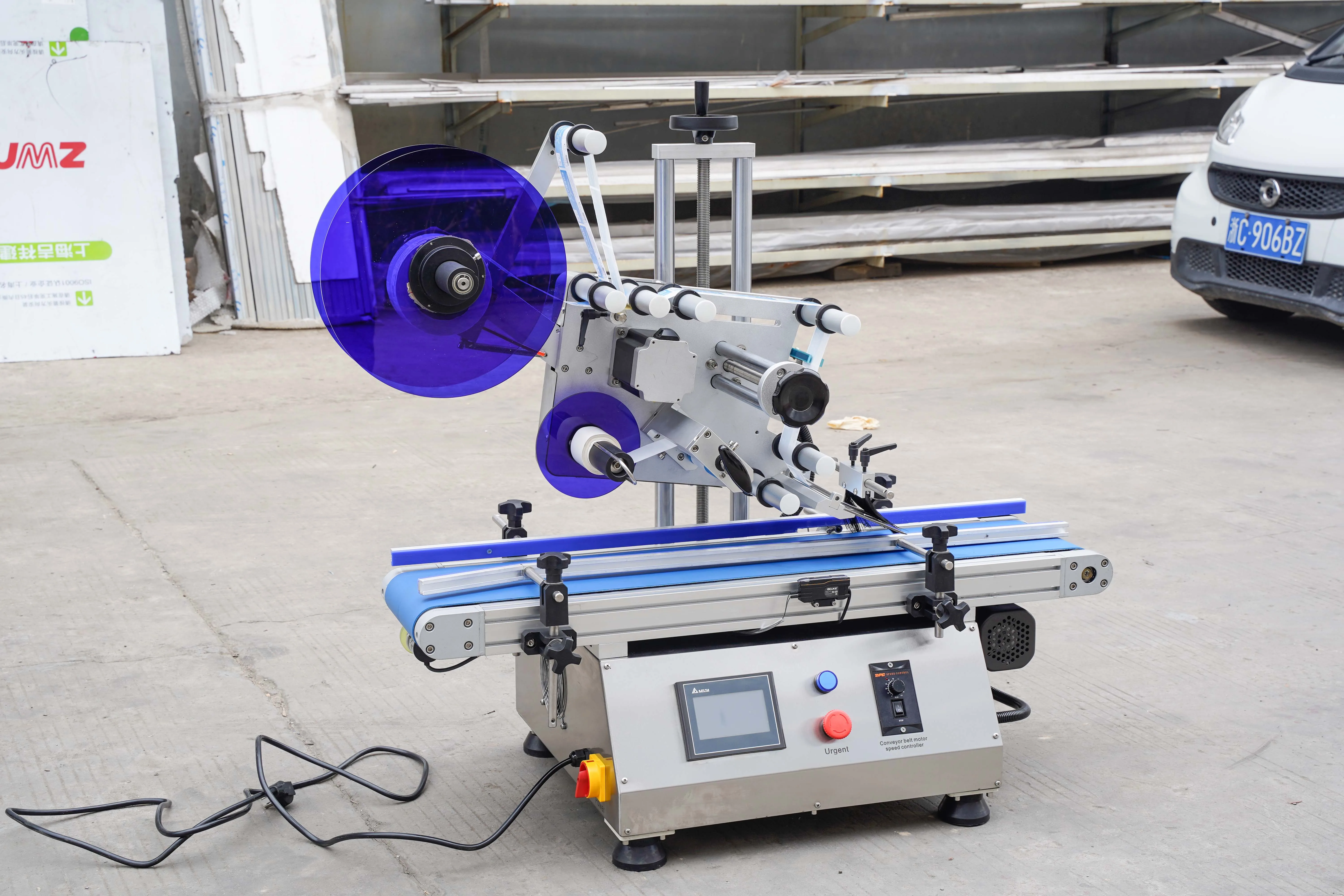 Desktop Small Table Top Flat Round Bottle Labeling Sticker Machine Water Bottle Labeling Machine Label Printing Customized