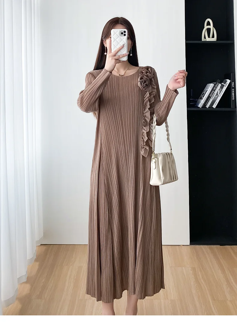 

HOT SELLING Miyake fashion High quality pleated Three-dimensional flowerso-neck solid long sleeve dress IN STOCK