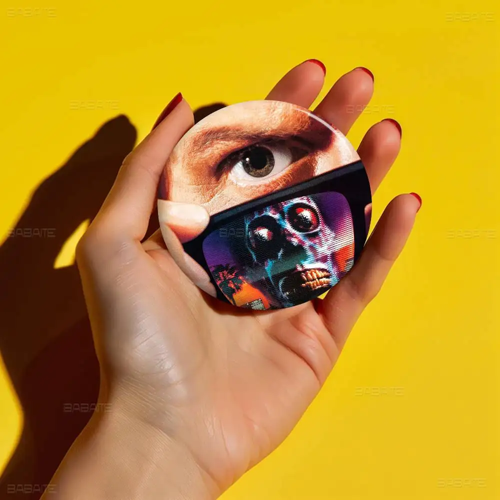 هم يعيشون الفيلم الكلاسيكي جون كاربنتر أنيمي دبابيس لطيف الكرتون شارة سترة الجينز التلبيب دبوس هدية الملحقات