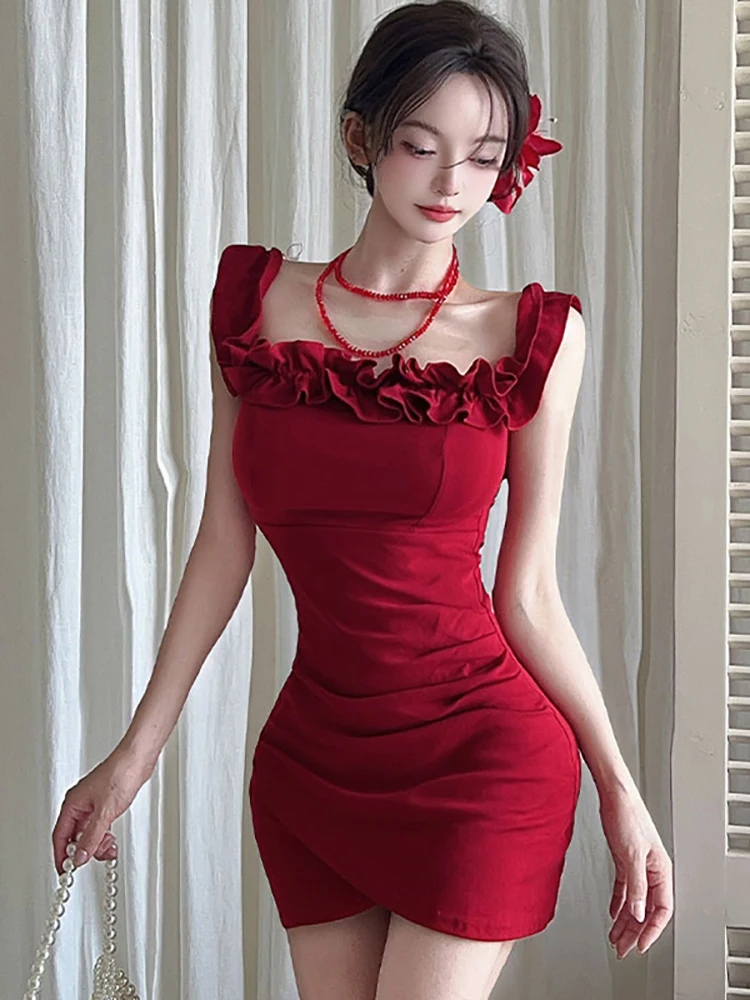 여름 레드 플리츠 바디콘 러플 스퀘어 넥 슬링 드레스 여성 우아하고 시크한 갈라 드레스 2025 한국 패션 페스티벌 드레스