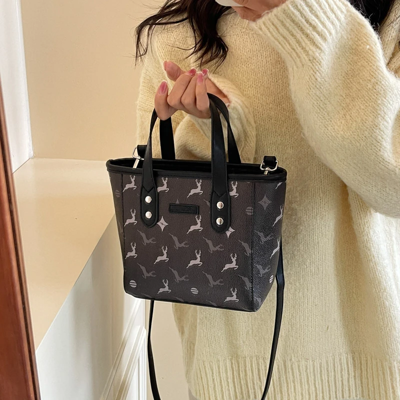 

Versatile Performer Barrel Purse Women Multifunctional Shoulder Handbag Reliable For Various Needs And Uses