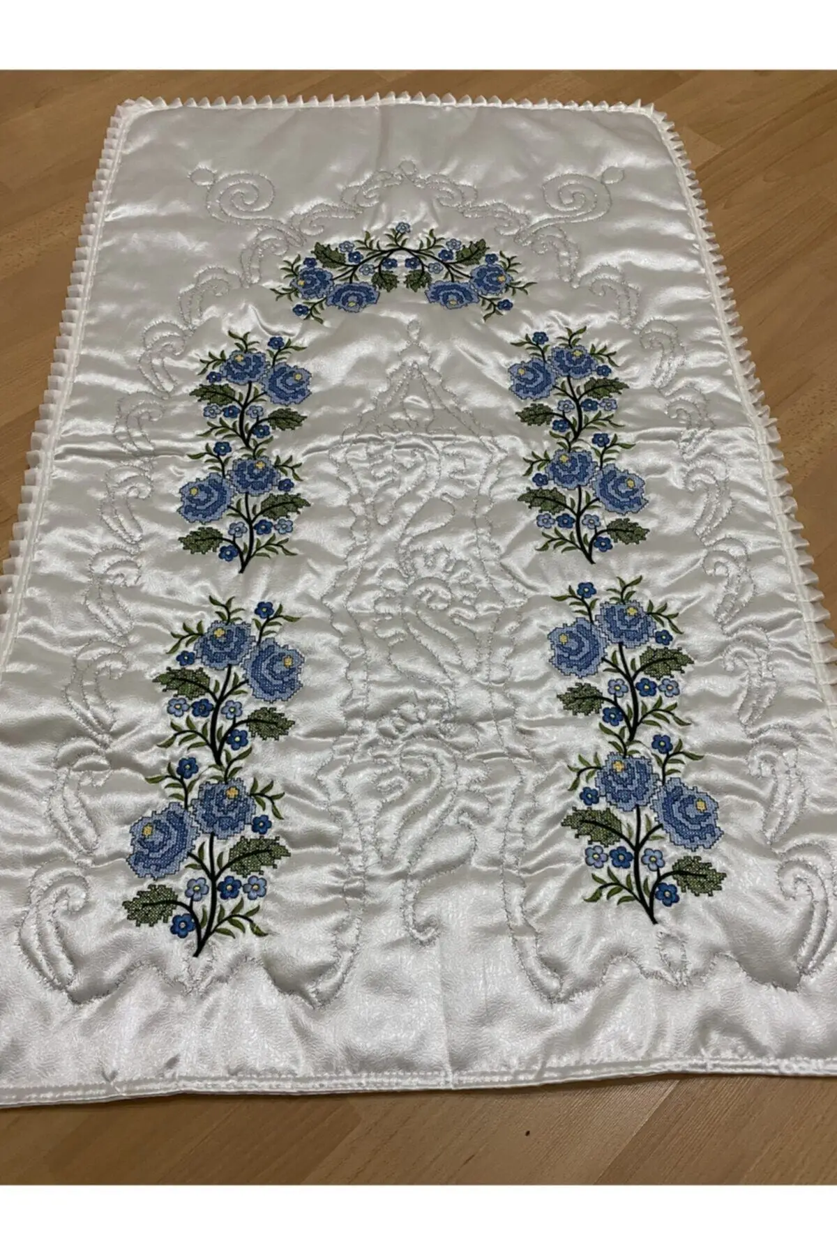 

Dovi cream * blue dowry embroidery embroidery embroidery satin sectation Rug Rug