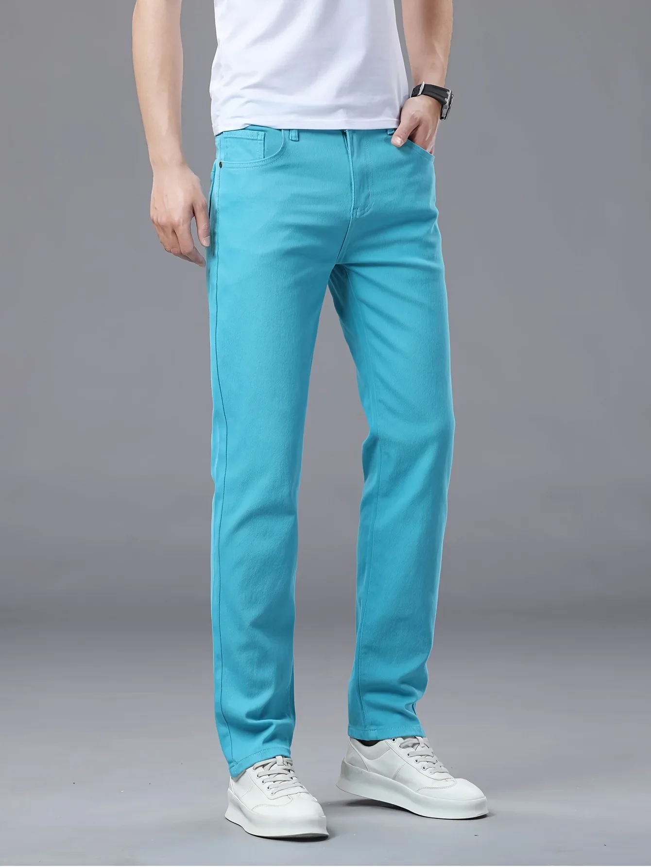 جينز أزرق فاخر خفيف للرجال من قماش الدنيم المستقيم النحيف ومتعدد الاستخدامات