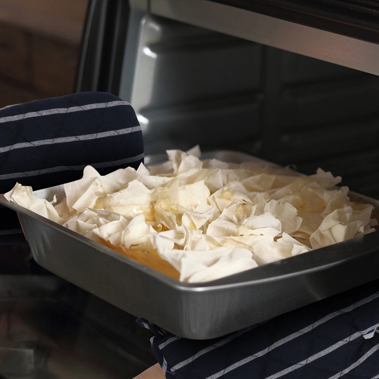 

2Set Dark Blue Stripes Oven Mitt and Pot Holder Stylish Look Convenient Hanging Oven Mitt and Pot Holder Set Kitchen Accessories