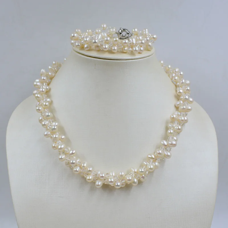 

3 strands of natural white cultured freshwater pearl/crystal necklace bracelet suit. Female Wedding Accessories 46CM