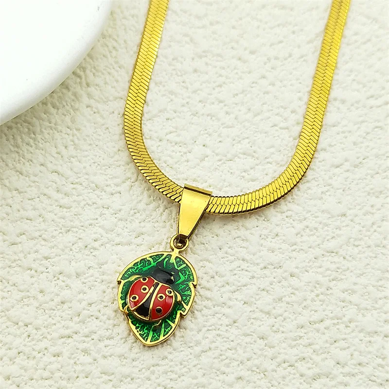 

New Design Ladybug Leaf Pendant Necklace For Women Men Stainless Steel Gold Color Fashion Female Charm Chain Jewelry Gifts