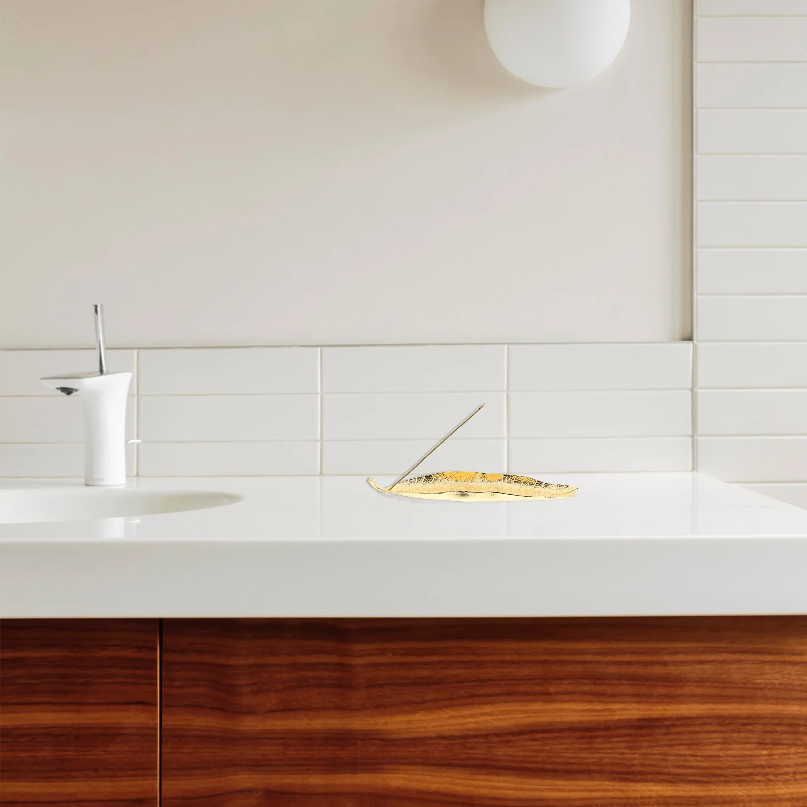 

Golden Metal Bodhi Leaf Shape Incense Stick Holder Decorative Indoor Incense Censer Home Aroma Heating Burner Home Decor