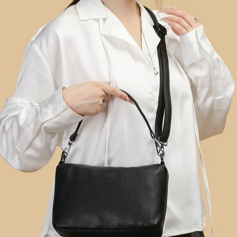 

Gym Sports Bag Large Capacity Waterproof Fitness Tote With Separate Shoe Compartment And Pockets