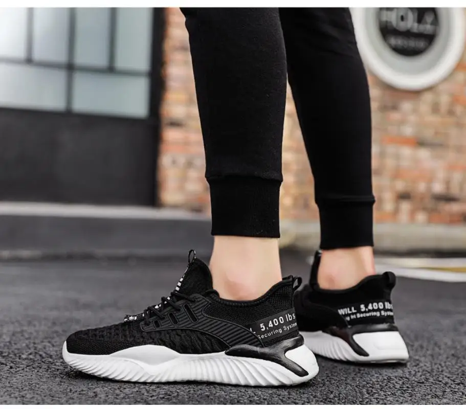 Summer new fashion breathable outdoor sports men's running shoes casual light and comfortable sports training shoes.