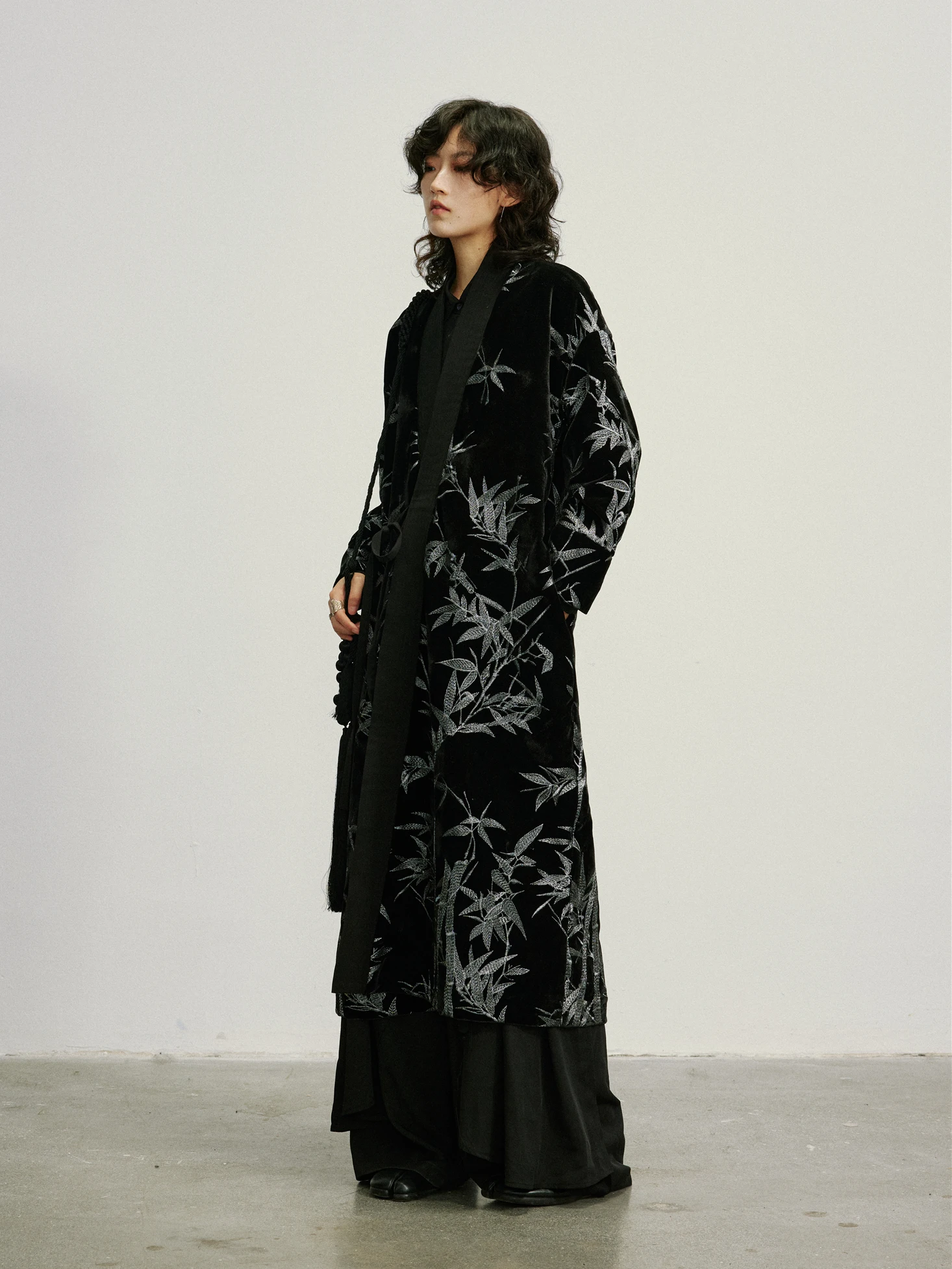 Sunyvonne Chinese Style Long Velvet Coat with Bamboo Leaf Embroidery Oversized Belted Outerwear for Women Commute Wear