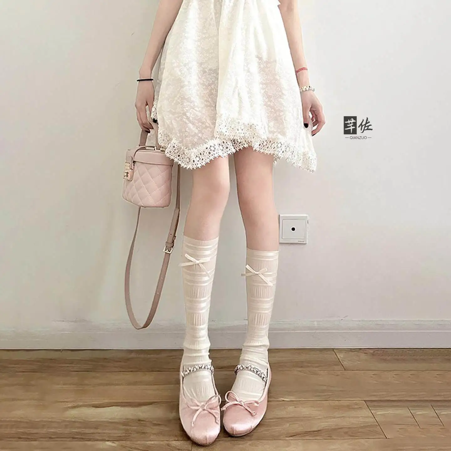 meias-calcas-femininas-finas-de-verao-estilo-ballet-em-seda-gelo-com-padrao-de-renda-e-laco-ate-o-joelho-elegantes