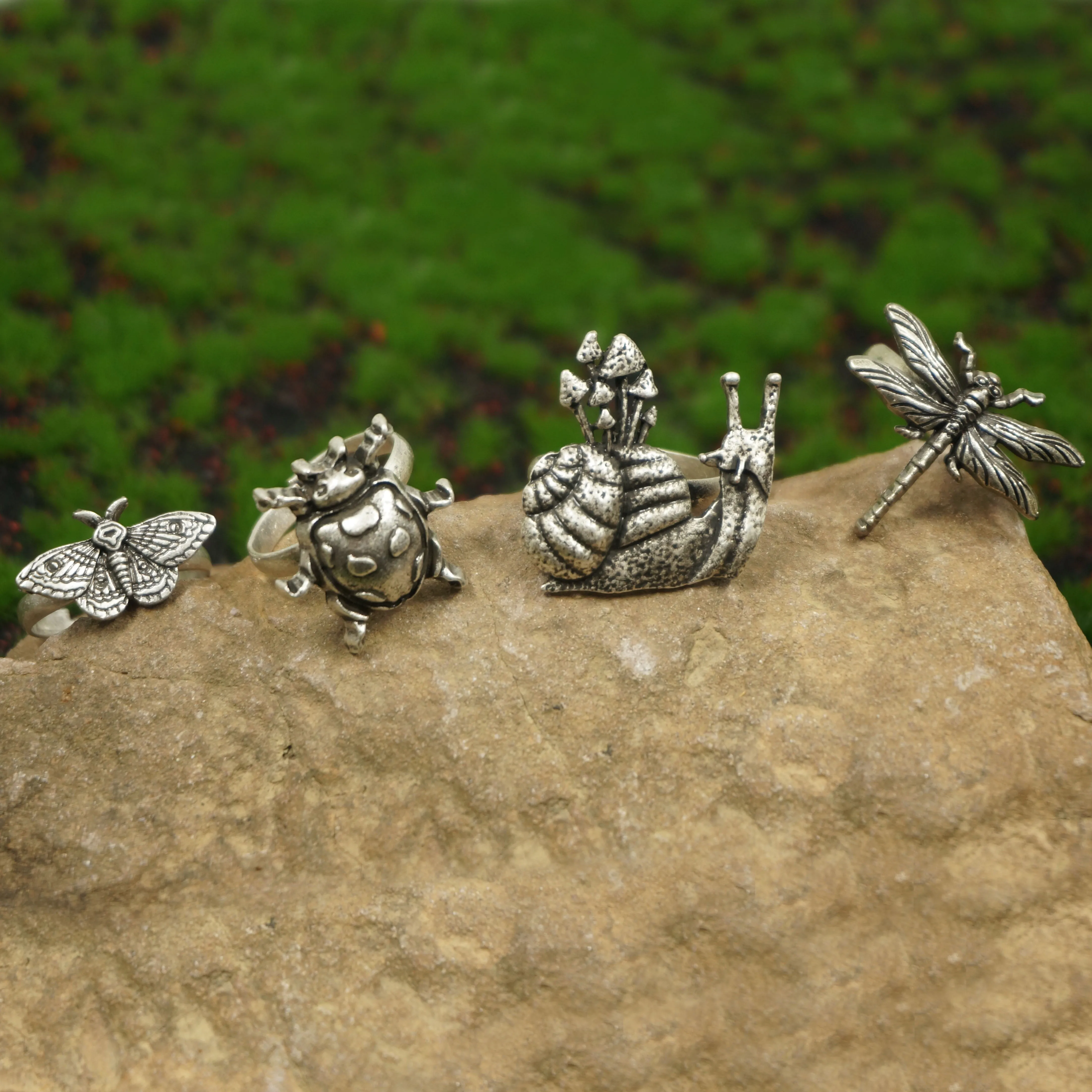 A set of 4 pieces Cute Animals Combination Ring Dragonfly Snail Seven Star Ladybug Moth Ring Popular women's accessories