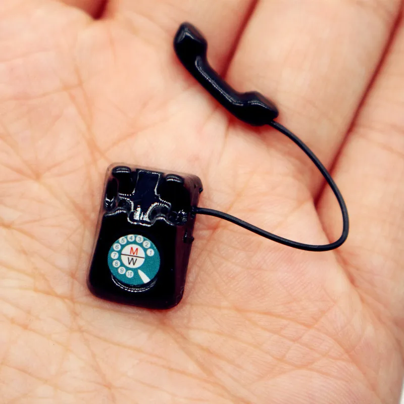 

Mini Retro Alloy Telephone Model Bedroom Telephone Newspaper Scene Dollhouse Miniature Scale Simulation Decoration Home Decor