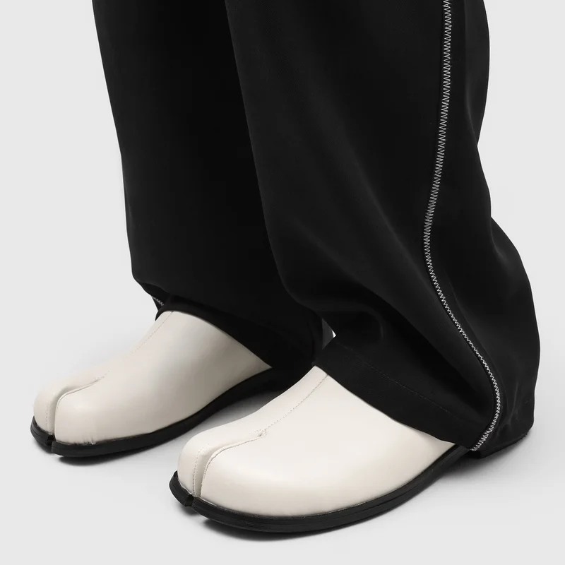 Men Niche Design Split Toe Pig Trotter Fashionable Shoes with Soft Surface Anti Slip Retro Simplicity Lazy Shoes