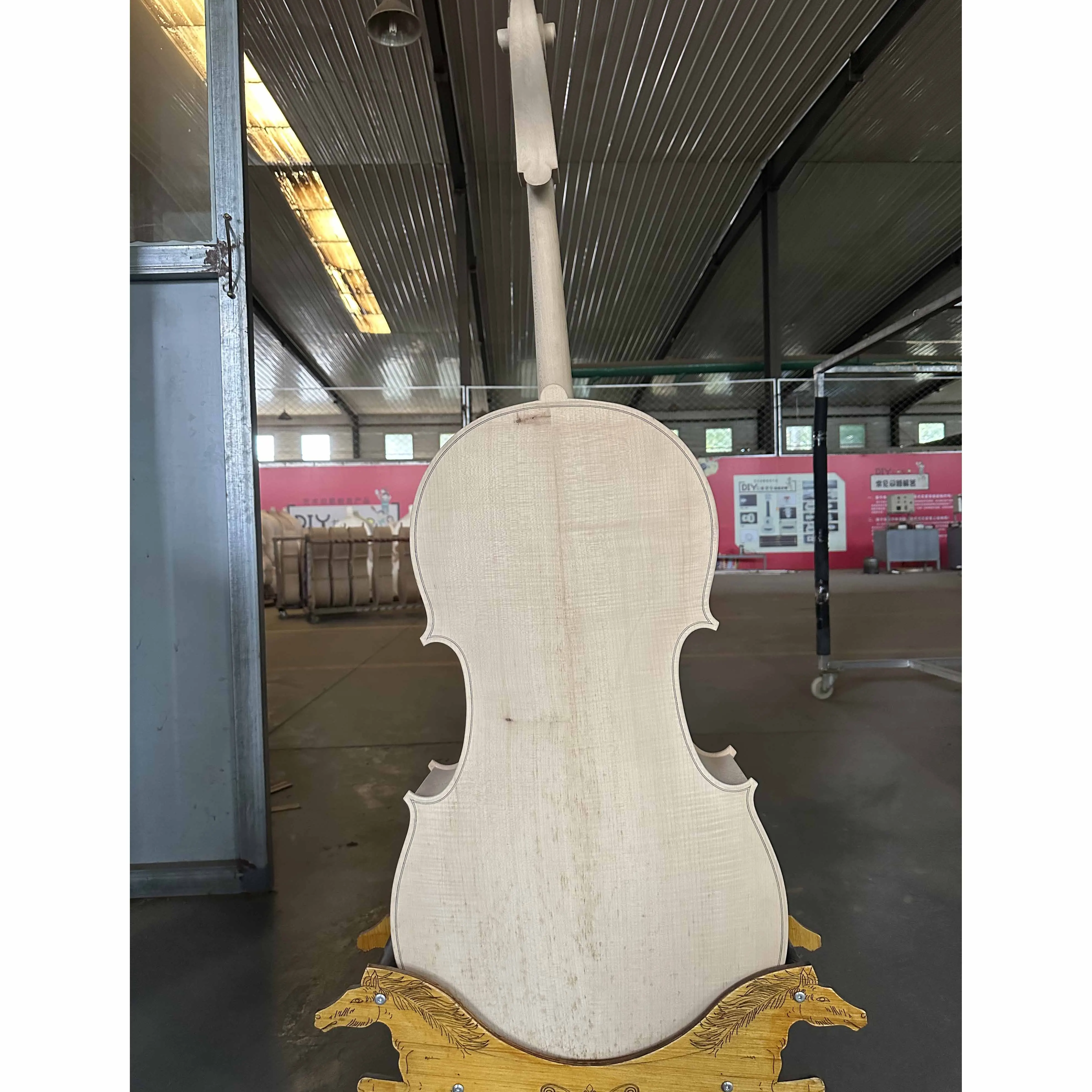 Full size cello inventory defects. 4/4 Cello, panel with cracks, very cautious for those who pursue performance